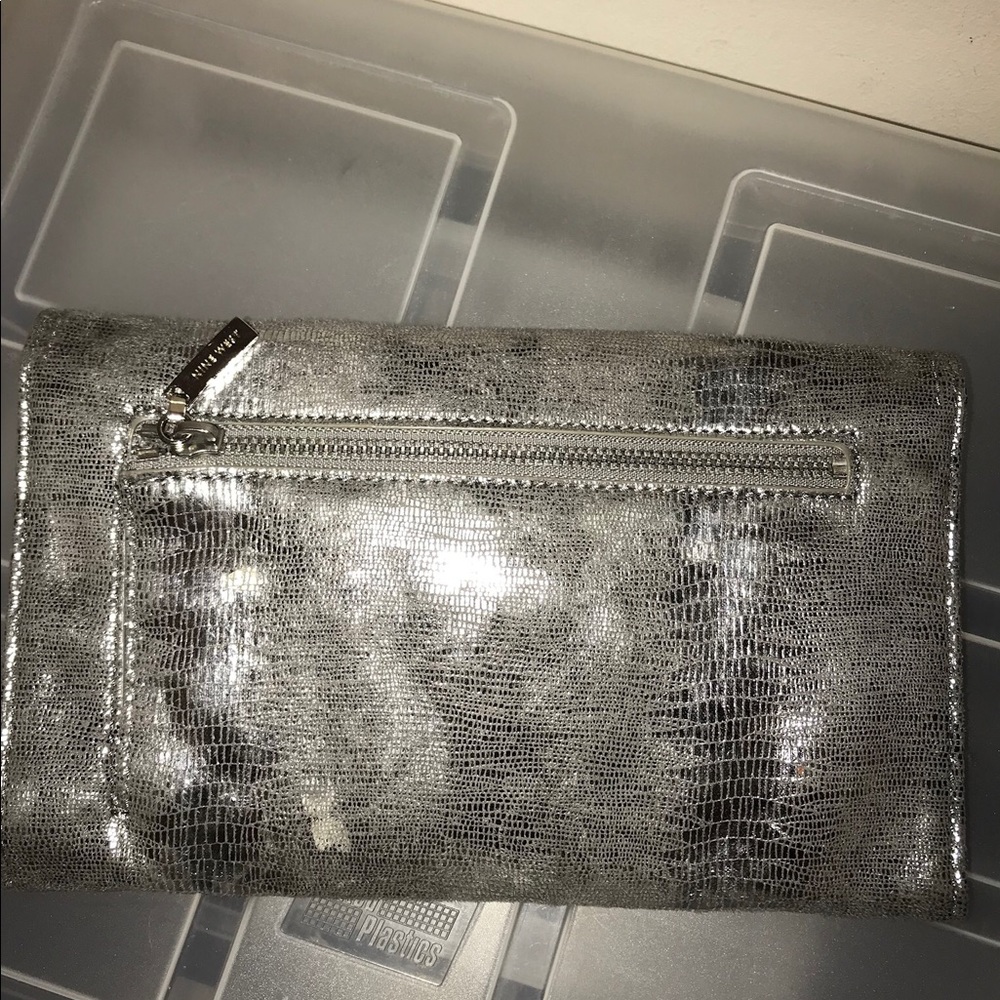 Clutch - Picture 2 of 5